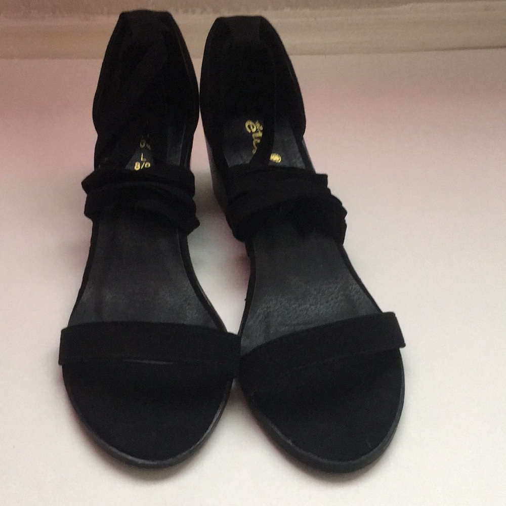 RUE21 BLACK HEELS